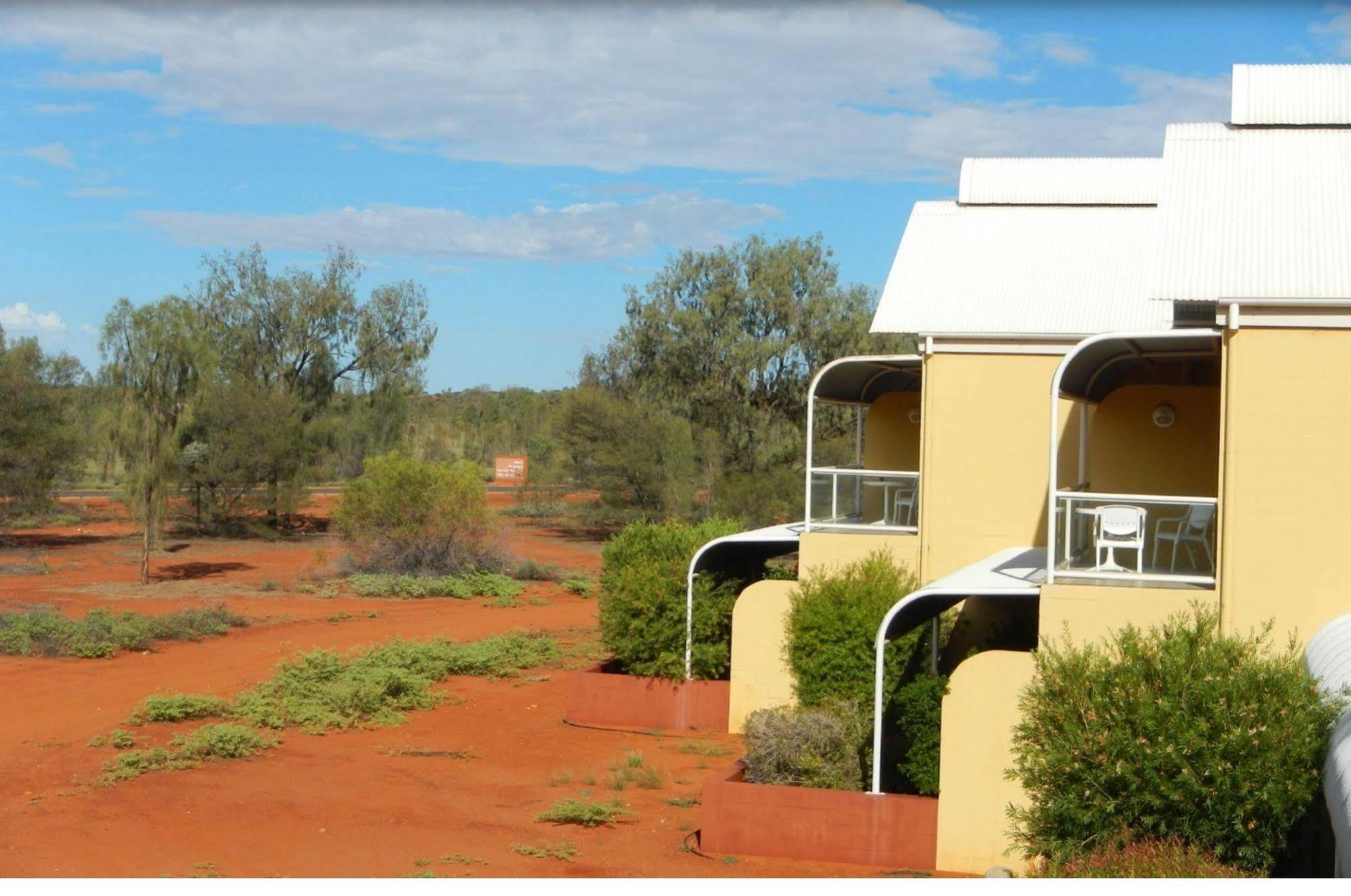 Desert Gardens Hotel Uluru Extérieur photo